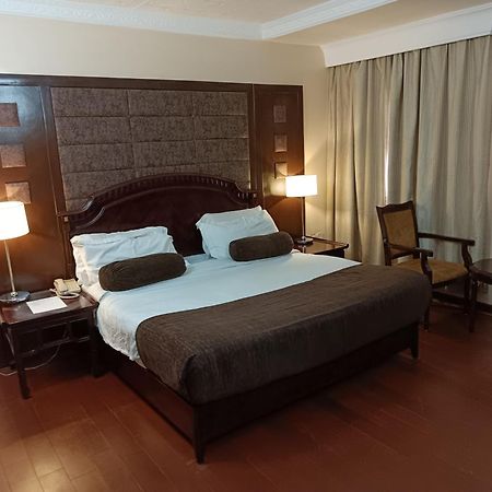 Owu Crown Hotel Ibadan Bagian luar foto