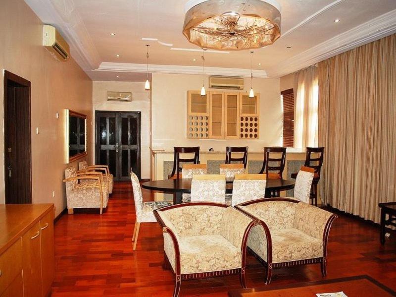 Owu Crown Hotel Ibadan Bagian luar foto
