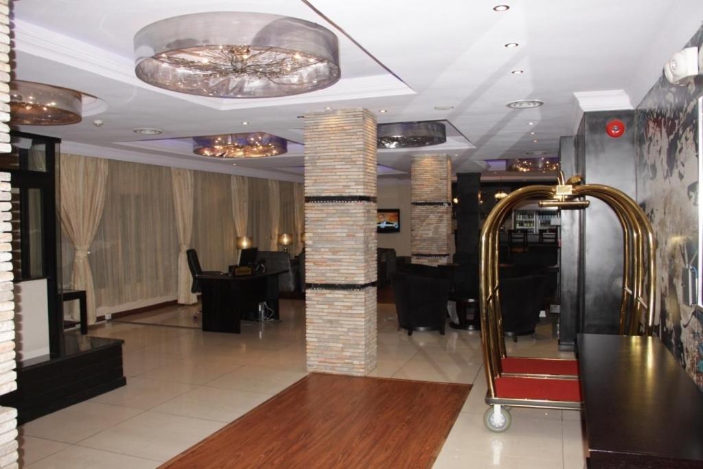 Owu Crown Hotel Ibadan Bagian luar foto