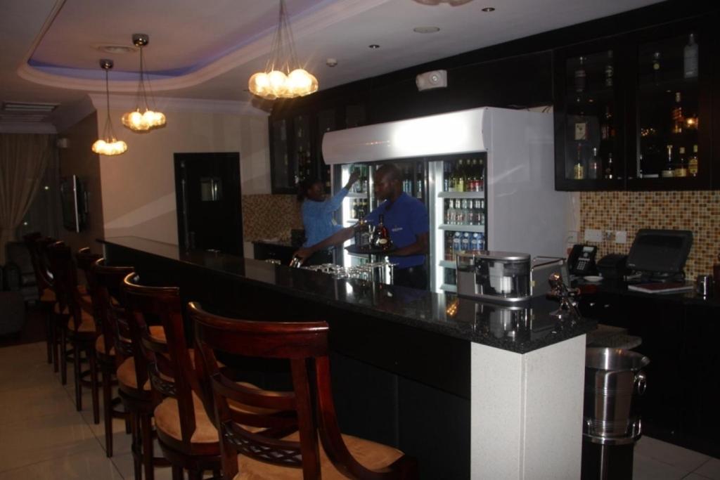 Owu Crown Hotel Ibadan Bagian luar foto