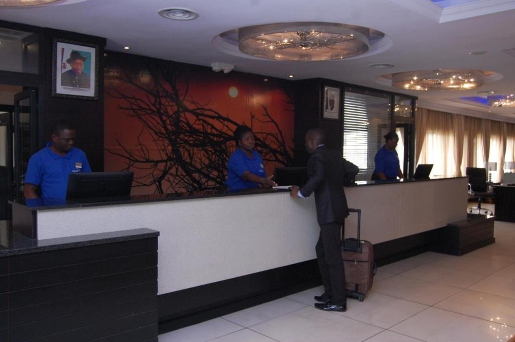 Owu Crown Hotel Ibadan Bagian luar foto