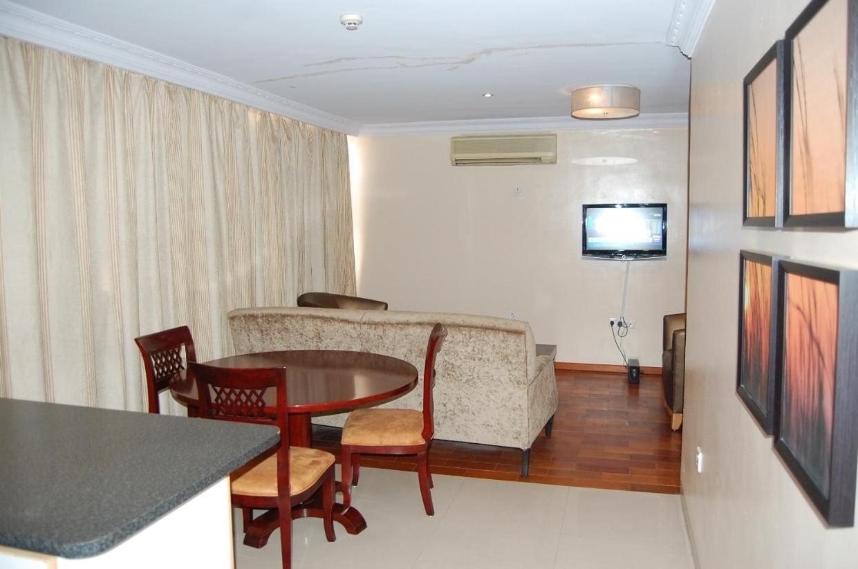 Owu Crown Hotel Ibadan Bagian luar foto