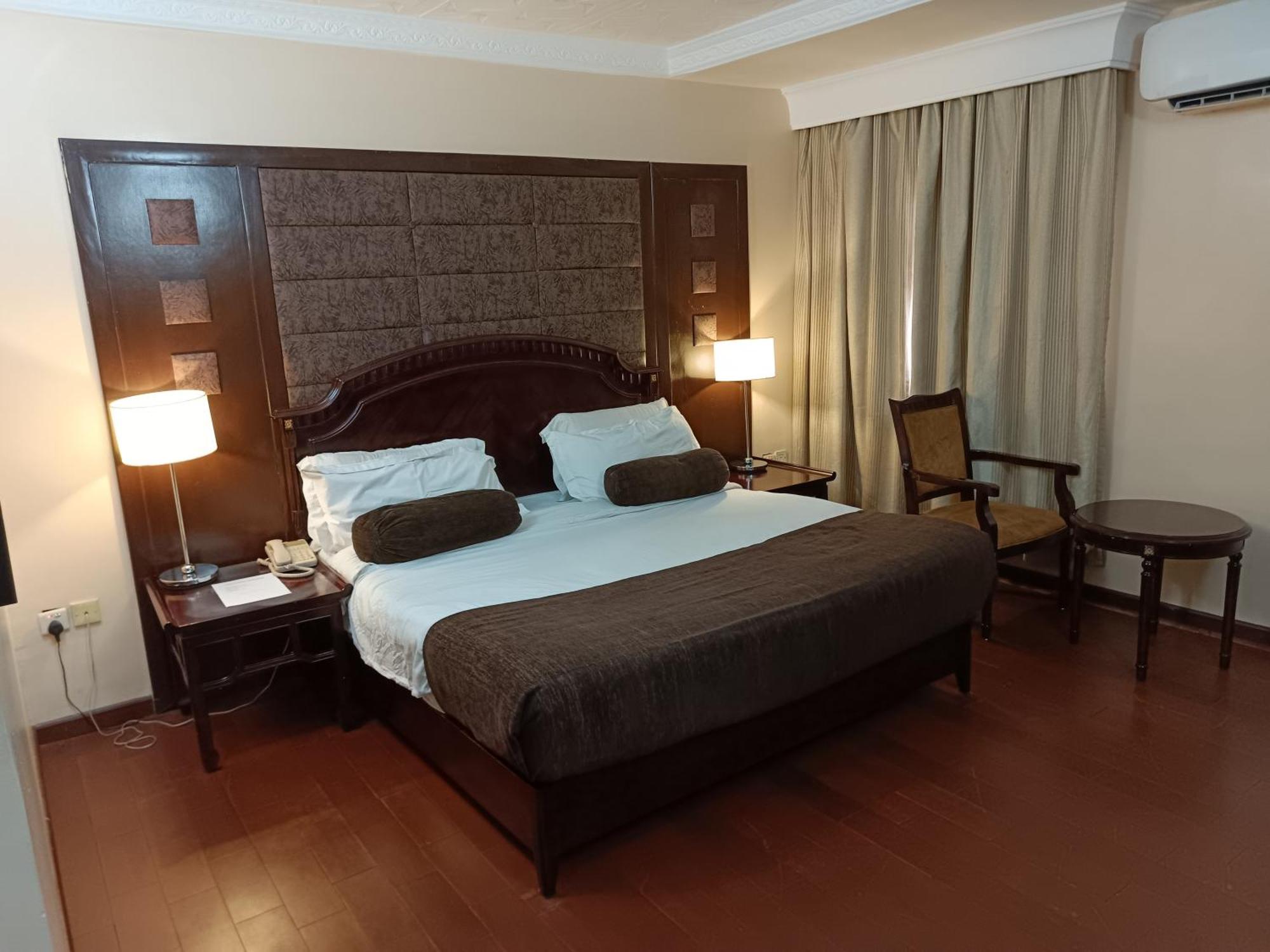 Owu Crown Hotel Ibadan Bagian luar foto