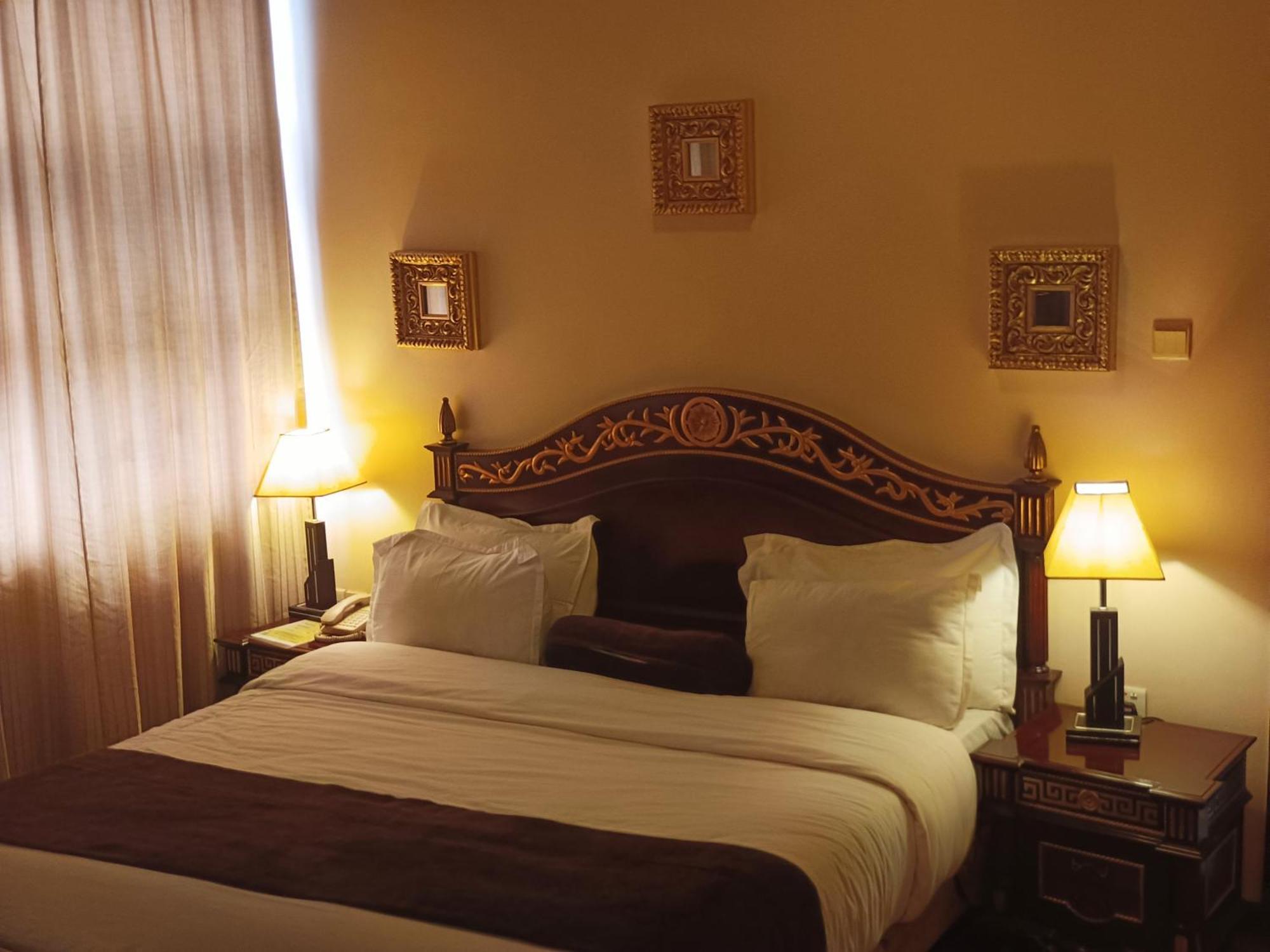 Owu Crown Hotel Ibadan Bagian luar foto
