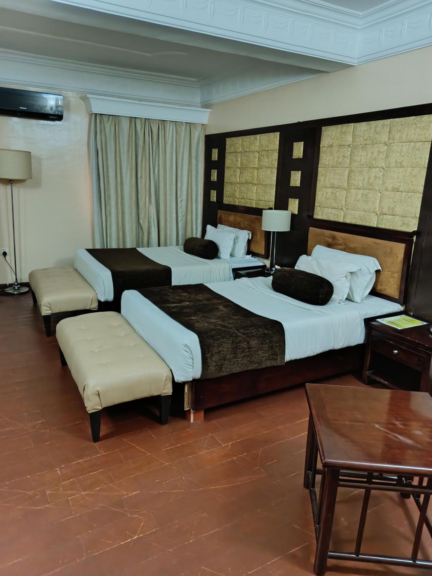 Owu Crown Hotel Ibadan Bagian luar foto